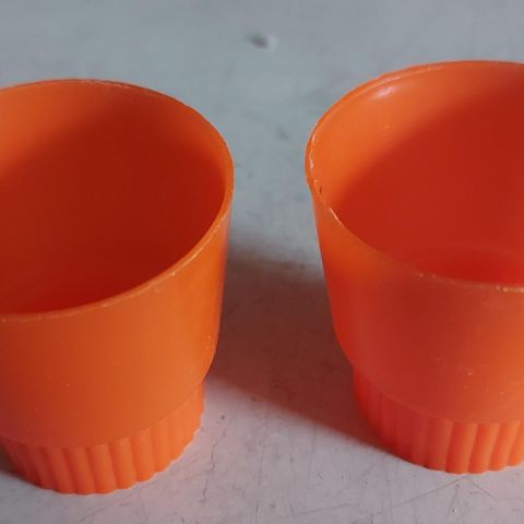 2 stk retro Orange plast beger  design Bengt Orup  - Sverige