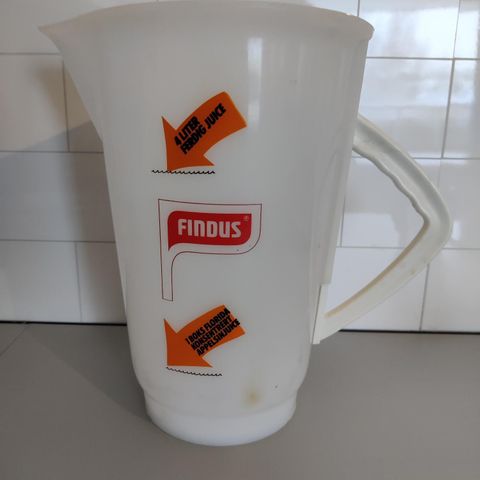 Stor 4 liters "Findus" plastkanne fra tidlig 70 tall.