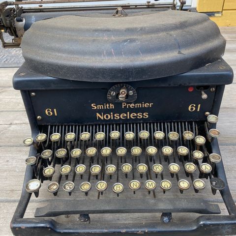 Smith premier noiseless typewriter 61