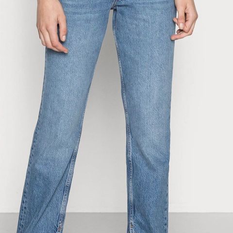 Jeans med splitt