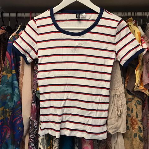 Garderobesalg - Stripete t-skjorte, Strl M