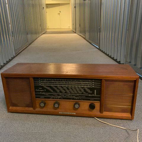 Tandberg Sølvsuper 9 - 51 bordmodell radio