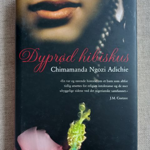 Dyprød hibiskus av nobelprisvinner Chimamanda Ngozi Adichie