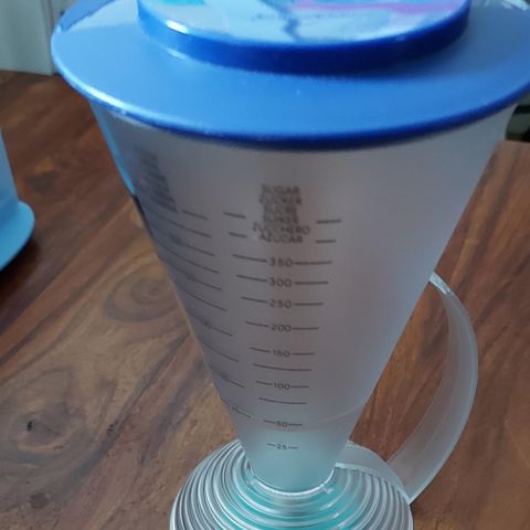 Tupperware målebeger