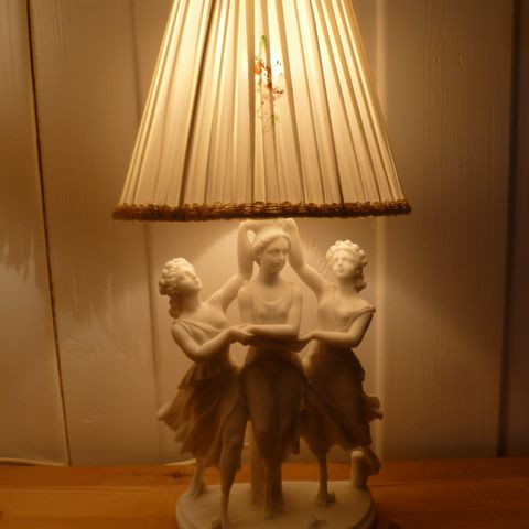 De tre Graces bordlampe