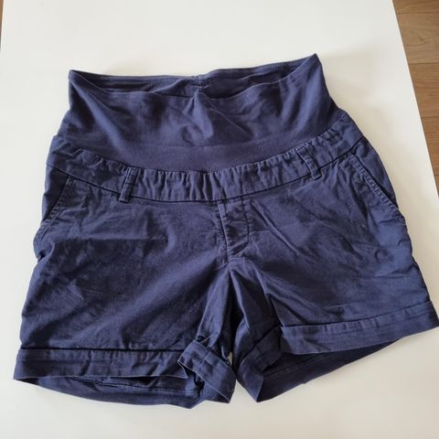 Mammashorts fra HM