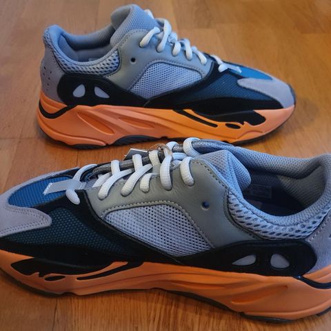 Yeezy 700 wash orange, strl. 42 (ny)