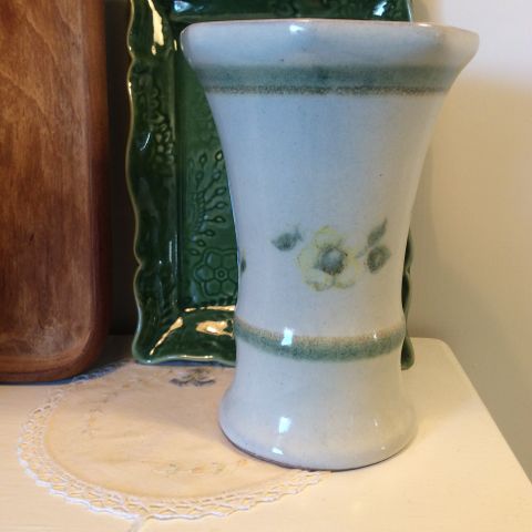 Nydelig retro vase i keramikk. Alle annonser: 3 for 2.