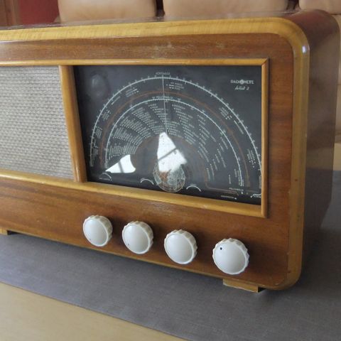 Gamle radioer.
