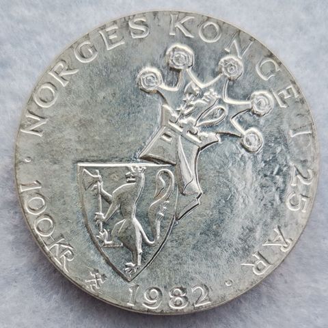1982, Olav R, Norges konge i 25 år, 92,5% sølv.