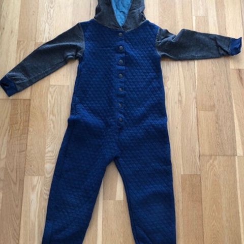 Lite/pentbrukt one piece (heldress) fra Alba Baby i str 110.