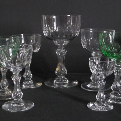 Hadeland glass, Olivier fra 1883-1909. Blant annet 6 ølglass 15 cm.