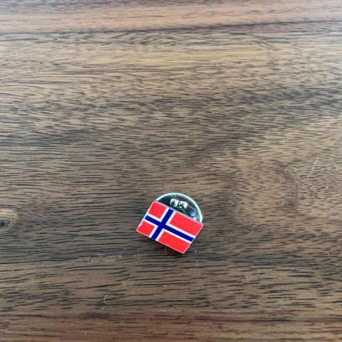 Nål med norgesflagg