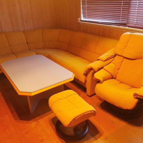 Lite brukt sofa，Yttermål sofa 250x200mm +- 35mmBord 135x85mm