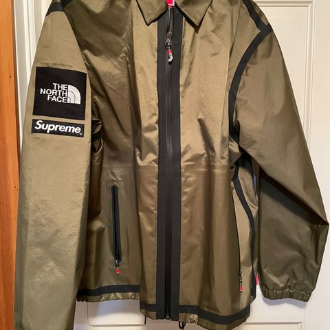 Supreme The North Face Summit Series Outer Tape Seam Coaches Jacket