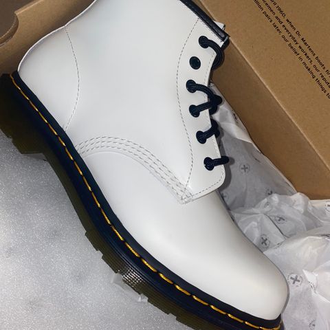 HVITE DR. MARTENS STRL 42