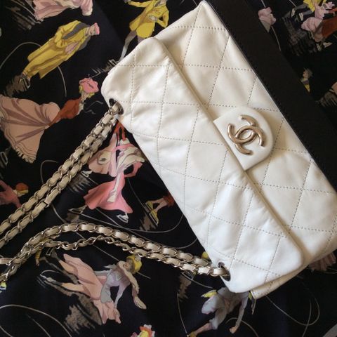 Autentisk Chanel Limited Edition White/Black Quilted Medium Flap Bag