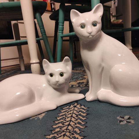 Flotte katter i keramikk