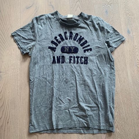 Abercrombie and Fitch t-skjorte