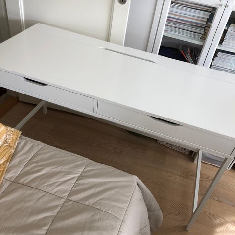 Skrivebord IKEA Alex