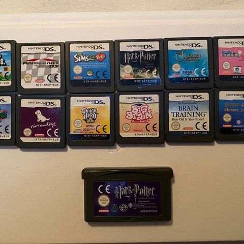 Nintendo ds & gameboy-spill: Mario, Sims, Guitar Hero