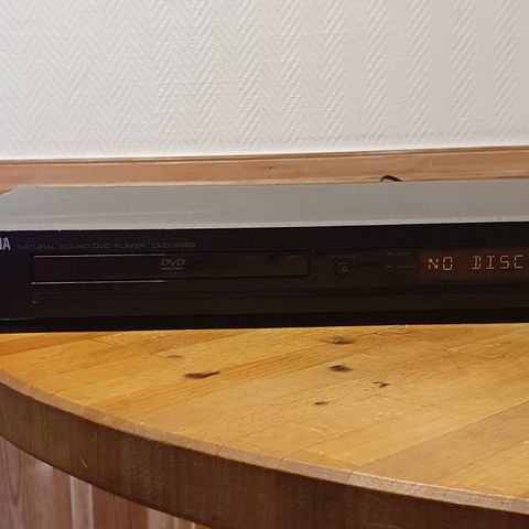 Yamaha Natural Sound DVD-S663 Player.