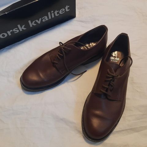 Uniformsko brune 43