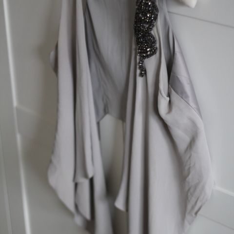 KAREN MILLEN silke vest, pyntet/embellished