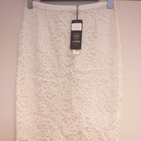 New By TiMo off-white lace skirt, size XS/S