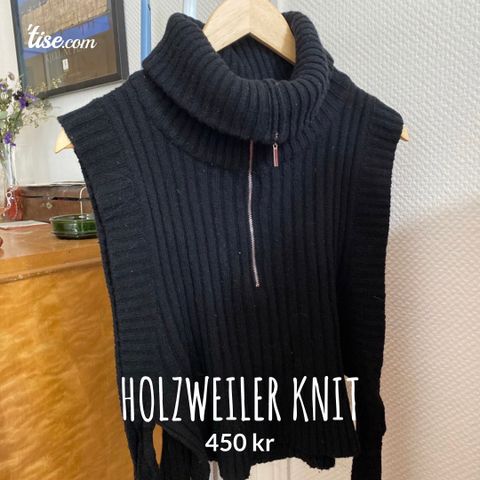 Holzweiler knit bib
