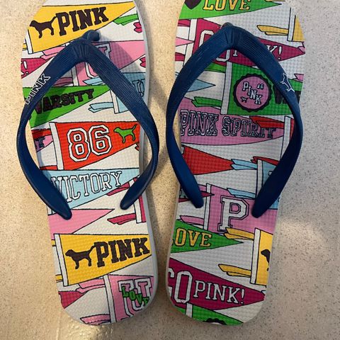 Victoria’s Secret Pink flipflops