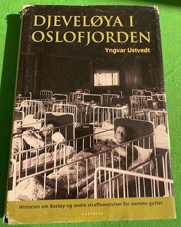 Yngvar Ustvedt - Djeveløya i Oslofjorden (2000)