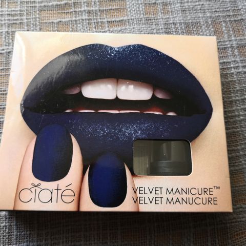 Ciaté velvet manicure blue suede - mørk blå neglelakk