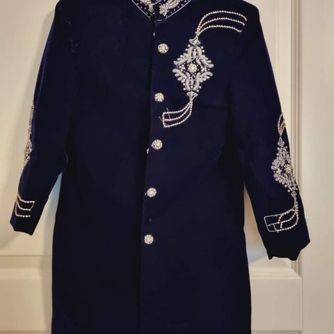 Dress jakke til 17 Mai - Marine blå jakke med brodderi/krystaller. #shirwani
