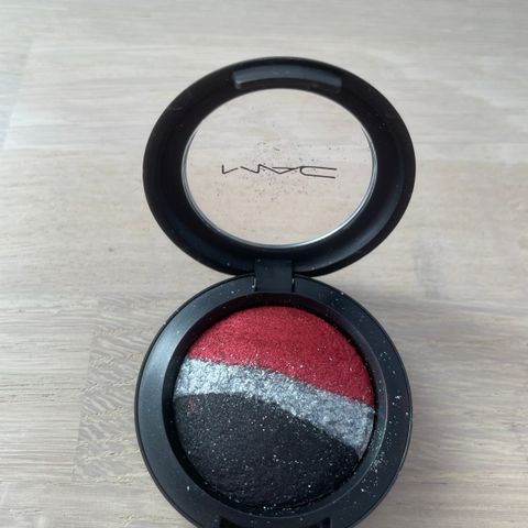 MAC Limited Edition Eye Shadow i farge Danger Zone