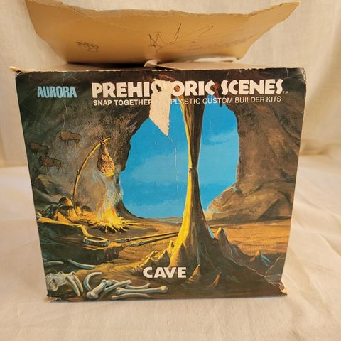 Aurora Prehistoric Scenes Cave 1972