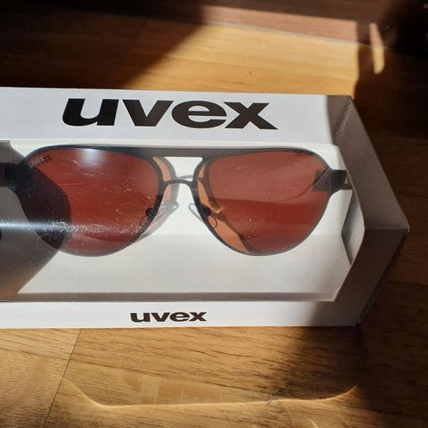 Ny Uvex solbrille med UV filter (kat 3)