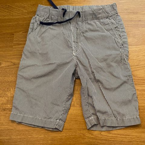 Shorts str 8-9 år