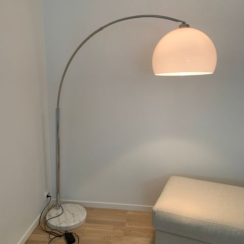 Bolia lampe selges