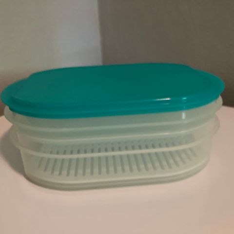 Kjekk tupperware boks m to etasjer og rist