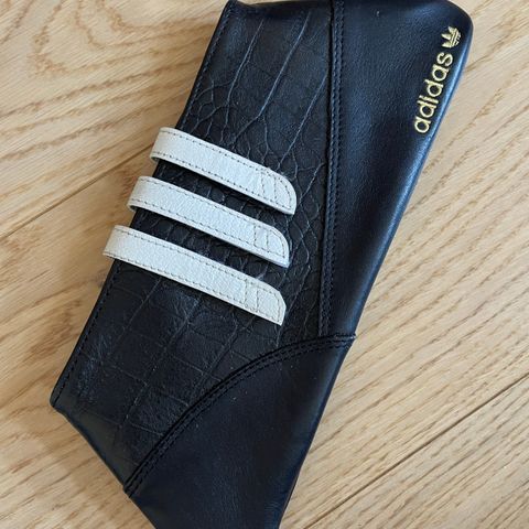 Adidas clutch veske