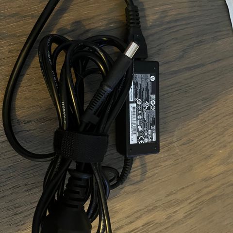 HP 45w lader med strømforsyning til laptop / pc