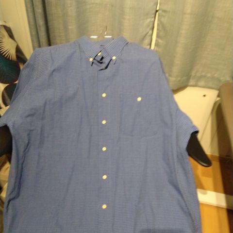 Blå rutete herreskjorte med korte ermer