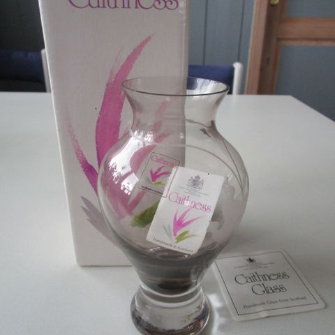 Caithness signert vase. Handmade in Scotland.