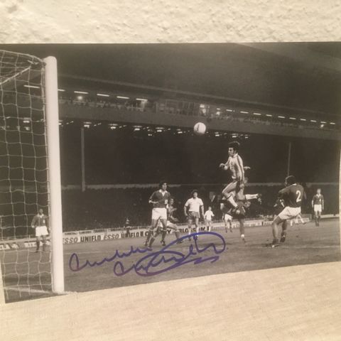 Luton Town / Newcastle United / Arsenal - Malcolm MacDonald signert A4-fotografi