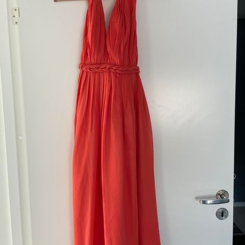 Fin oransje kjole