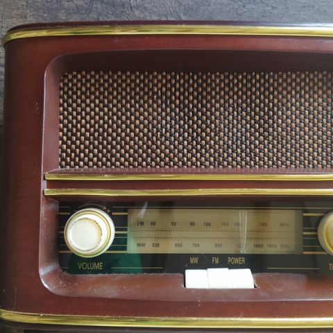 Retro radio