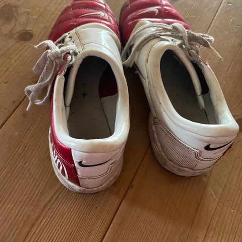 Nike fotballsko str 36,5