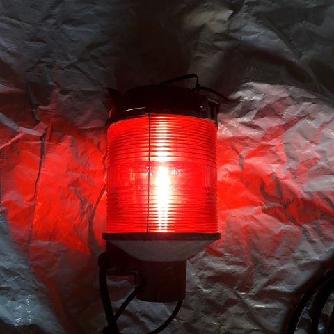 Lanterne. Flott Rød lanterne - Tranberg- 240 V med kabel