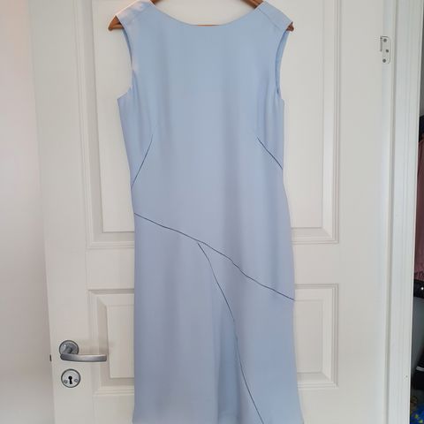 Lys blå kjole fra Reiss